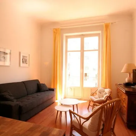 Dans Ancien Palace 2 *