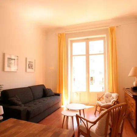 Dans Ancien Palace 2 *